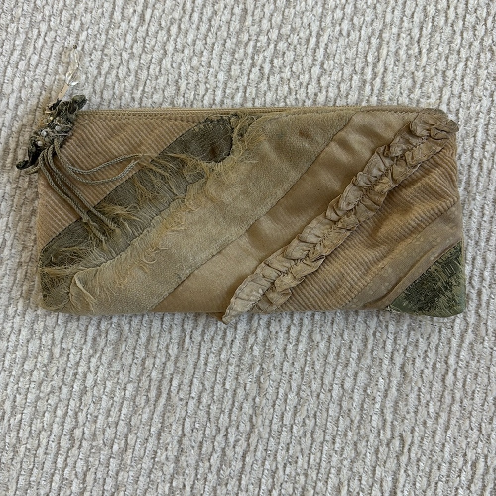 Accessorize antique style embellished wallet pouch